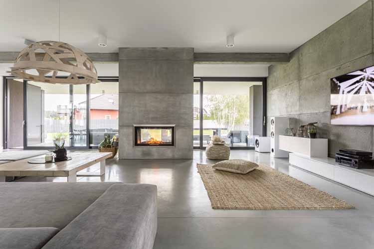 photo d'un grand salon avec cheminée et déco moderne couleur grise béton