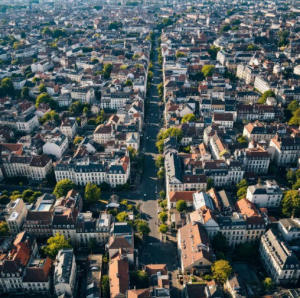 ville-francaise-vue-aerienne Vue aérienne d'une ville française