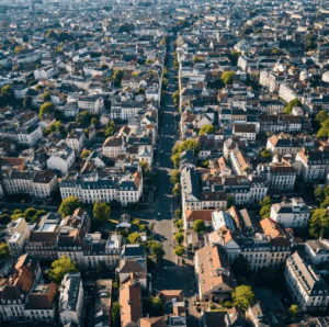 Vue aérienne d'une ville française